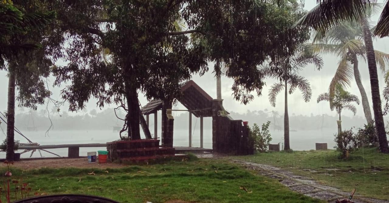 Ambadi'S Villa -Lake View Resort Pallipuram Exterior foto
