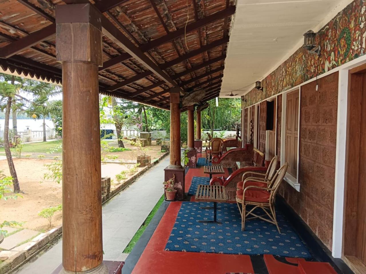 Ambadi'S Villa -Lake View Resort Pallipuram Exterior foto