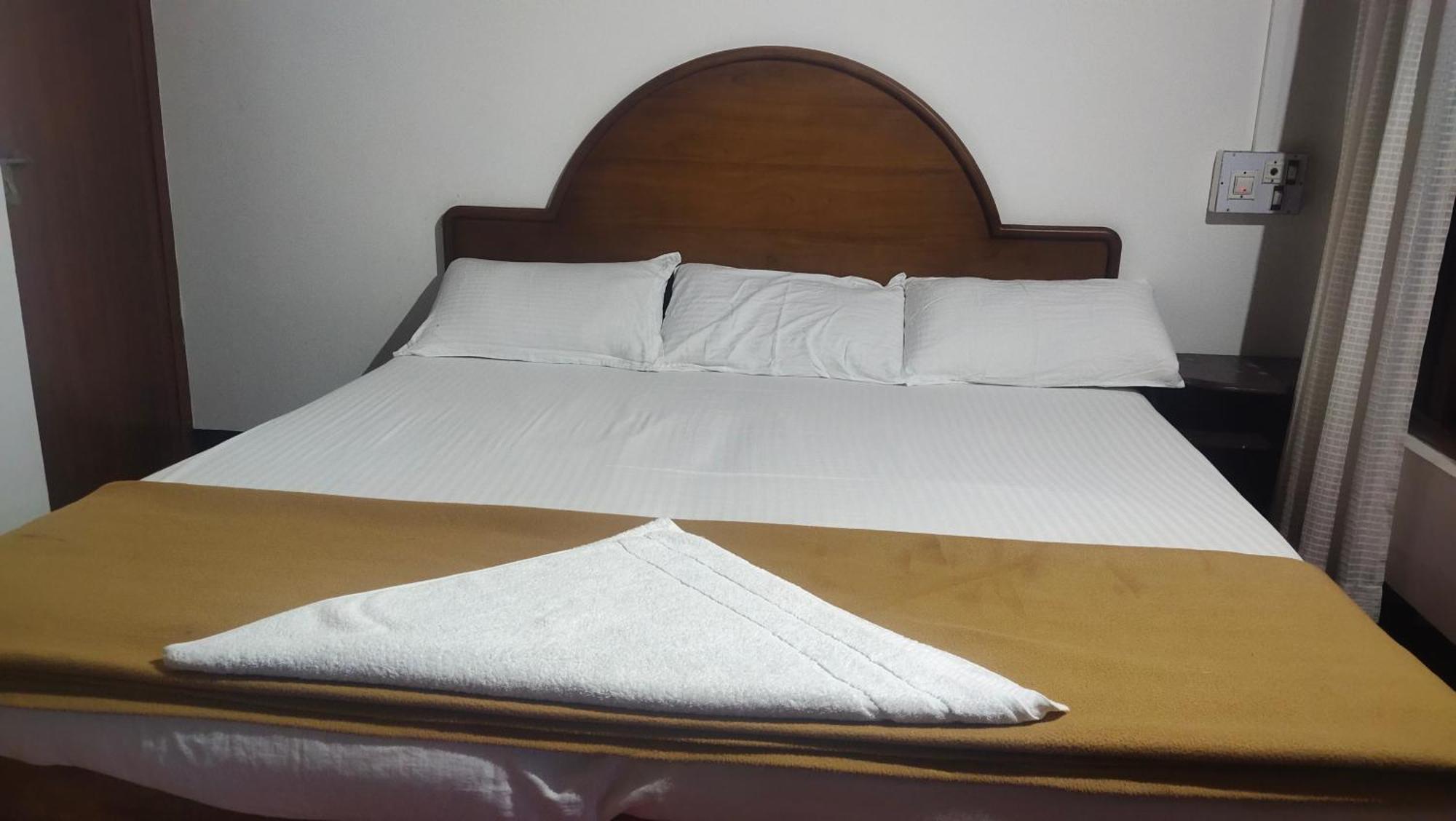 Ambadi'S Villa -Lake View Resort Pallipuram Zimmer foto
